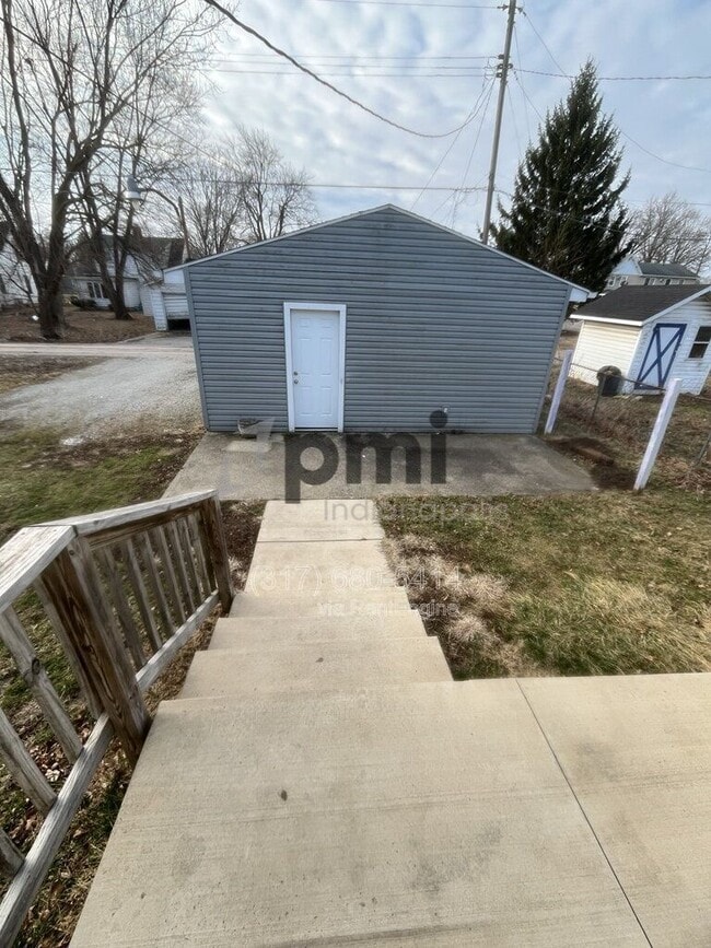 Building Photo - 1425 W Washington St