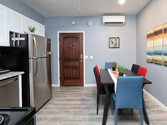 Building Photo - 1615 N Santa Rita Ave