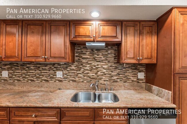 Building Photo - 1837 Mayflower Ave