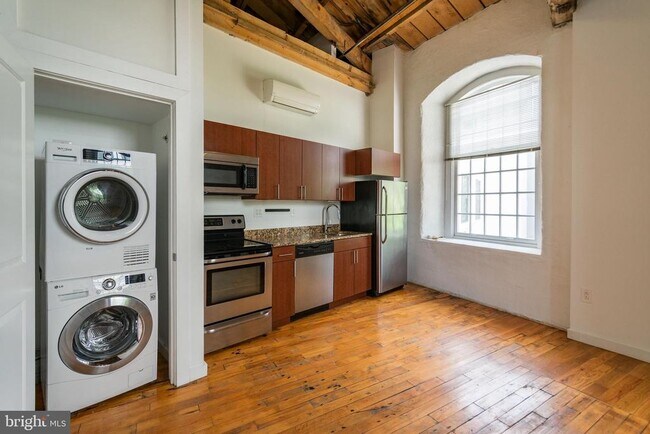 Building Photo - 4 Leverington Ave