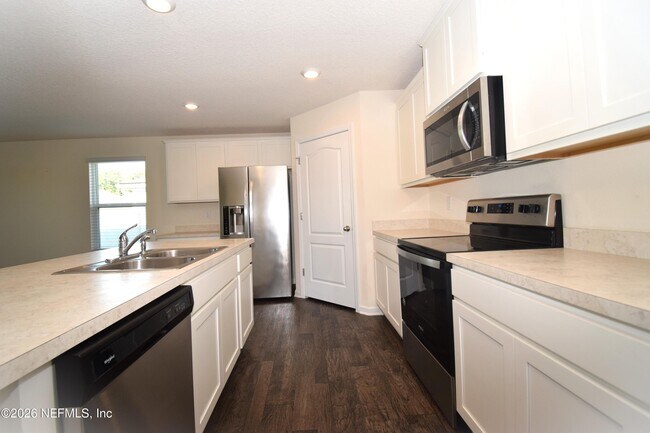 Building Photo - 3733 Shiner Dr