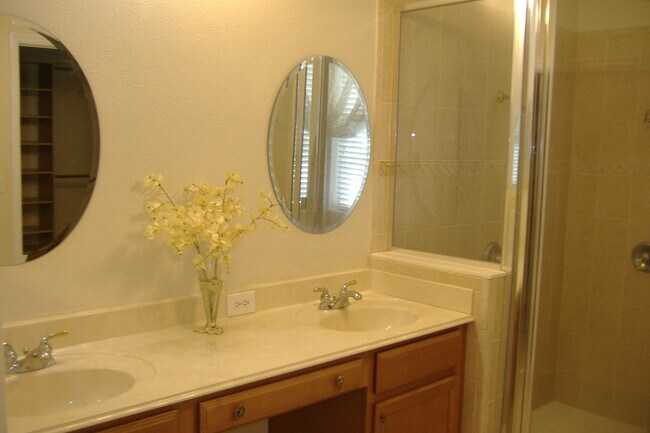 Building Photo - GREAT SPACIOUS 2 STORY HOME IN AVALON PARK in EAST ORLANDO