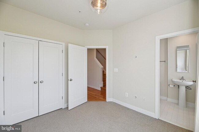 Building Photo - 5627 45th Ave