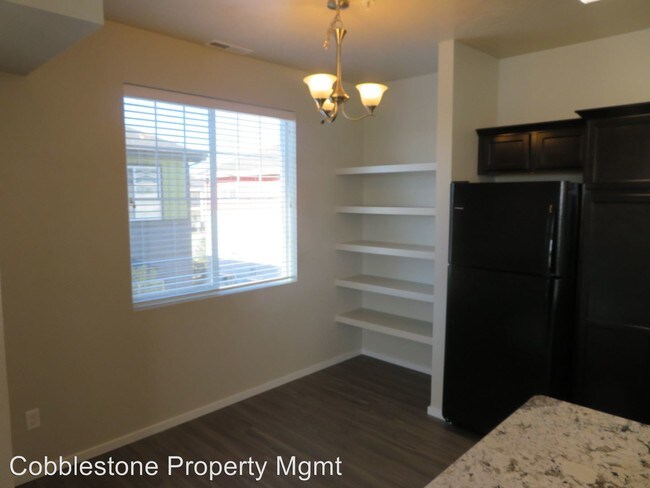 Building Photo - 1852 N Madderlake Ave