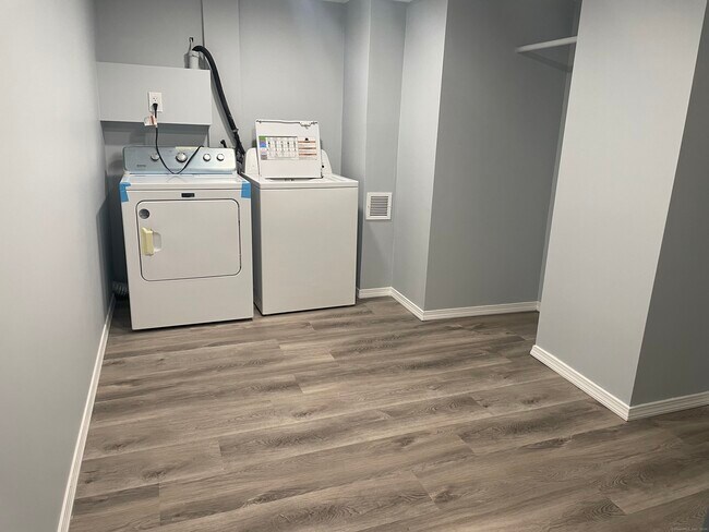 Building Photo - 173 Foxbridge Village Rd