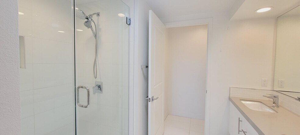 Building Photo - Newly Built Tri-Level Townhome with 3 Bedr...