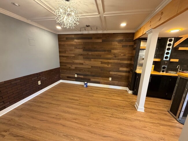 Building Photo - Spacious Home in Desirable SW Roanoke Location