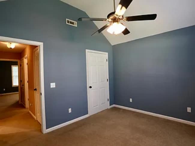 Building Photo - 3 Bed/2 Bath