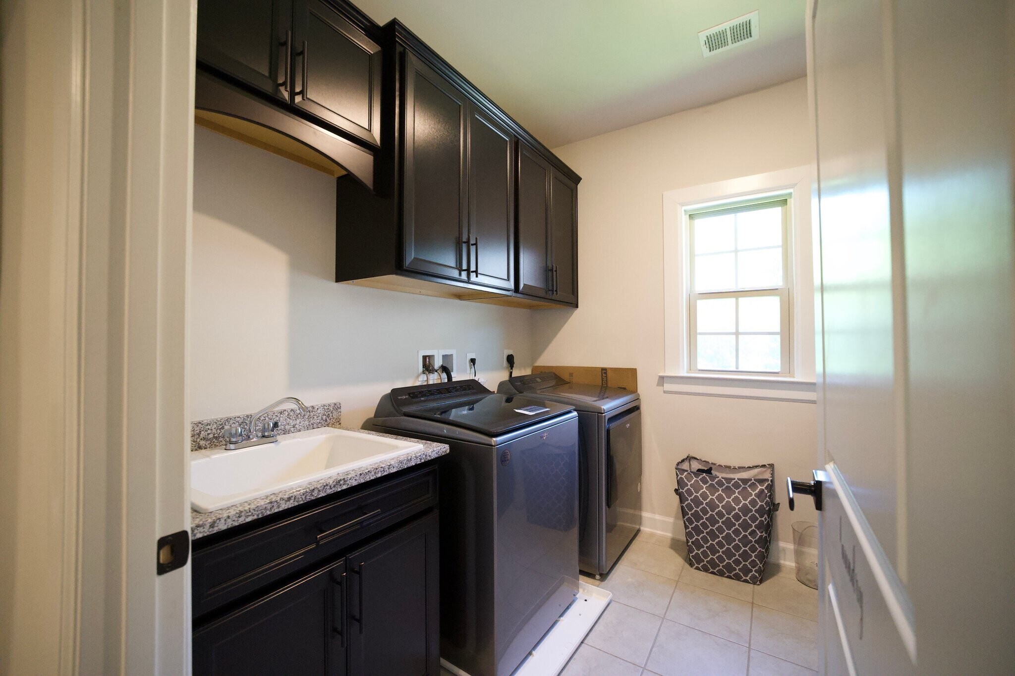 Building Photo - 7687 Cross Creek Dr