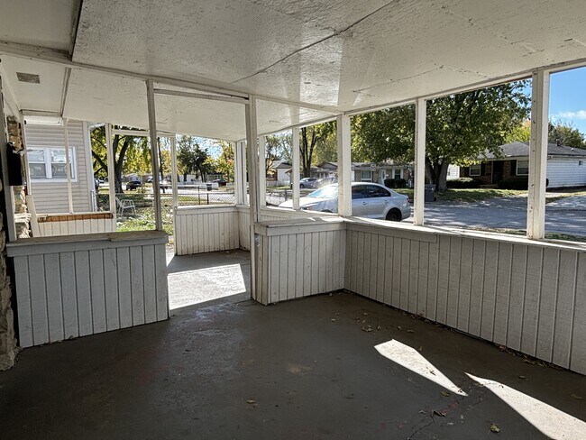 Building Photo - 2943 Hillside Ave