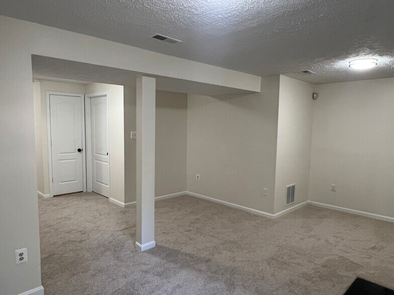 Building Photo - 2136 Riding Crop Way