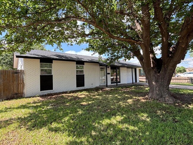 Building Photo - 5102 Benton Dr