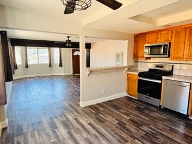 Building Photo - Beautiful Remodeled Home in Tehachapi!