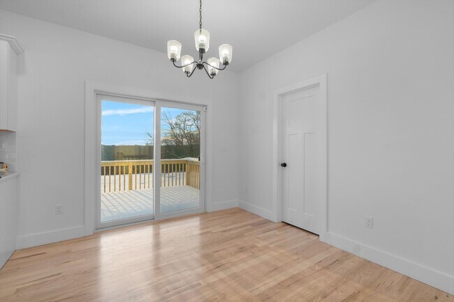Building Photo - Move In Ready: Custom-built home