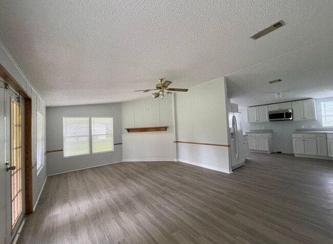 Building Photo - Ready To Rent!