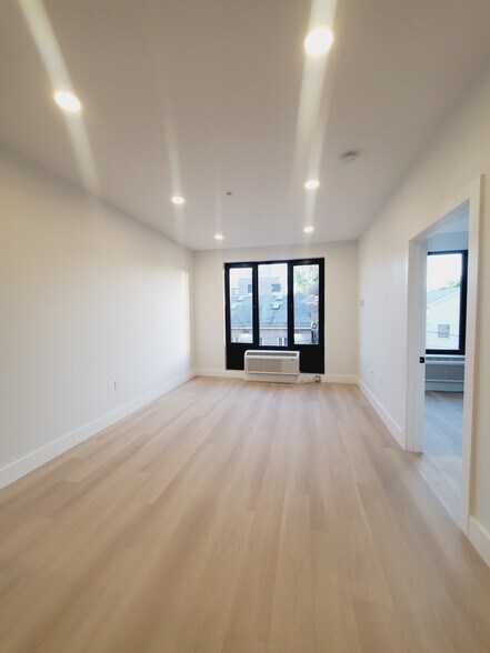 Building Photo - 314 Forrest St