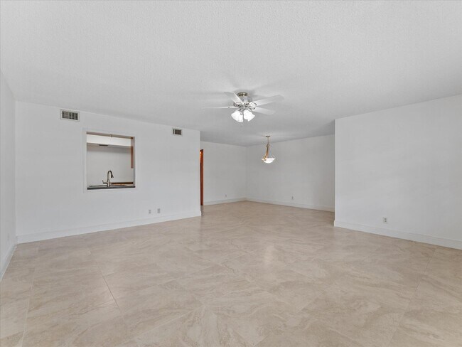 Building Photo - 1821 NE 40th Ct