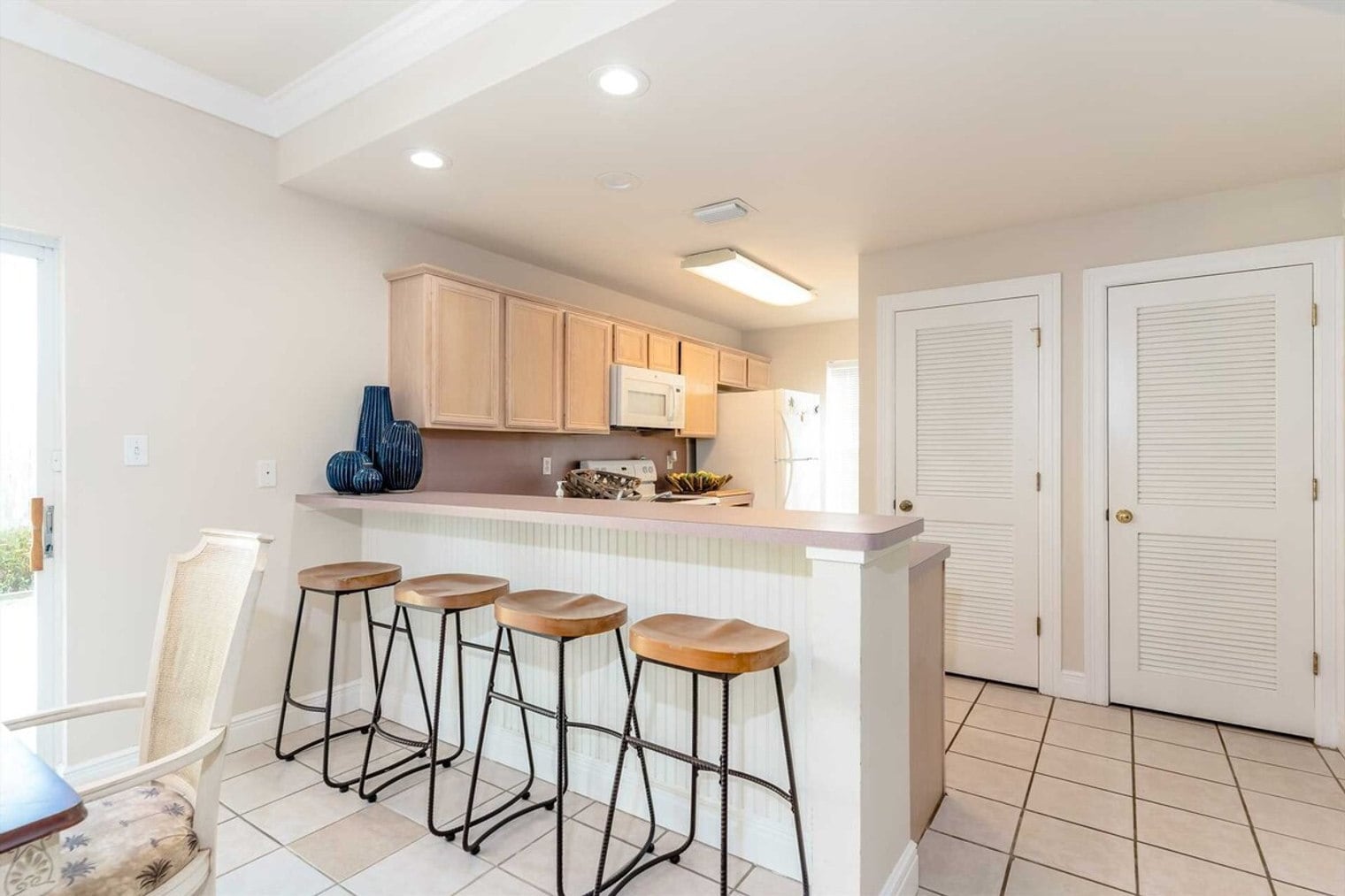 Building Photo - 2 E Lantana St