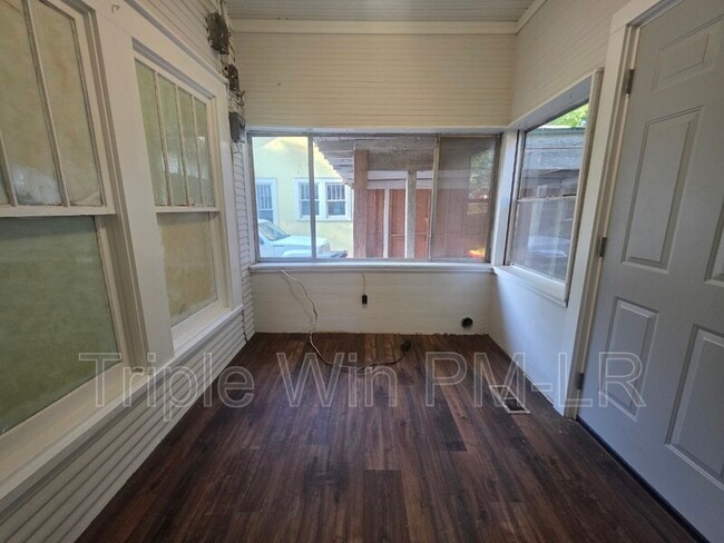 Building Photo - 609 N Morrill St