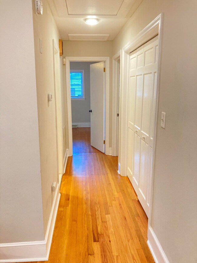 Hallway - 4426 Holbrook Dr