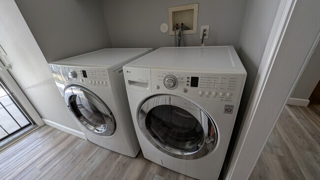 Building Photo - 909 Richland Rd