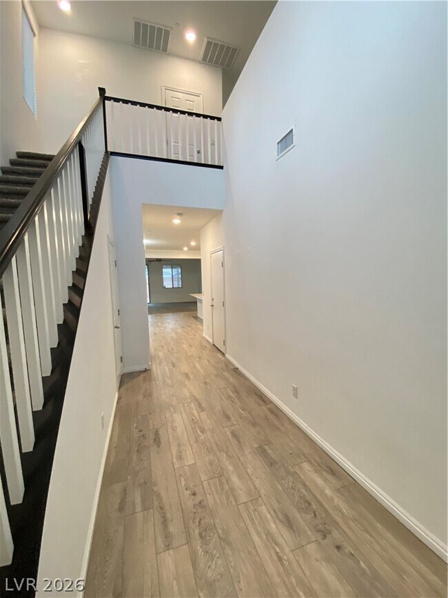 Building Photo - 3176 Fern Nook Ave