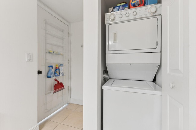 Building Photo - 610 Clematis St