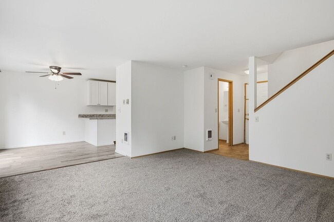 Building Photo - 3 bedroom 1.5 bathroom 2 story duplex in Lacey - North Thurston School District.