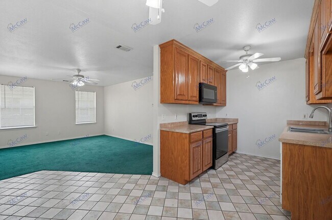 Building Photo - 509 W Cedar St