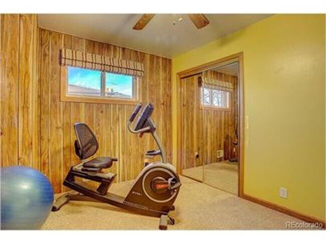 Building Photo - Updated clean and colorful 3 bed 2 bath ranch with a 2-Car garage!