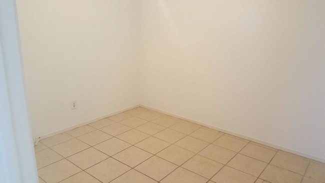 Building Photo - 10109 Kirwood St