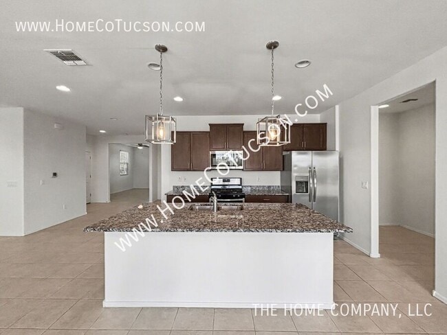 Building Photo - 7108 S Via Gaucho Viejo