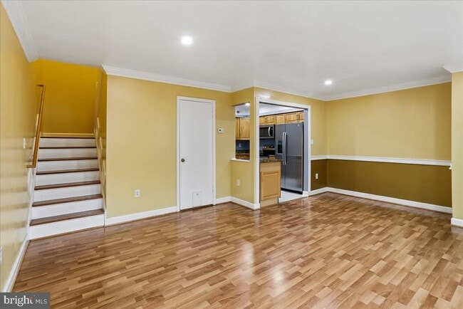 Building Photo - 2867 Shepperton Terrace