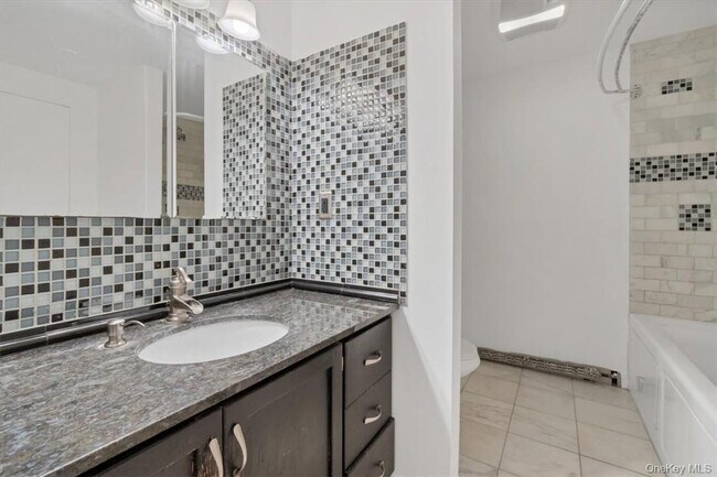 Building Photo - 1467 Goshen Turnpike