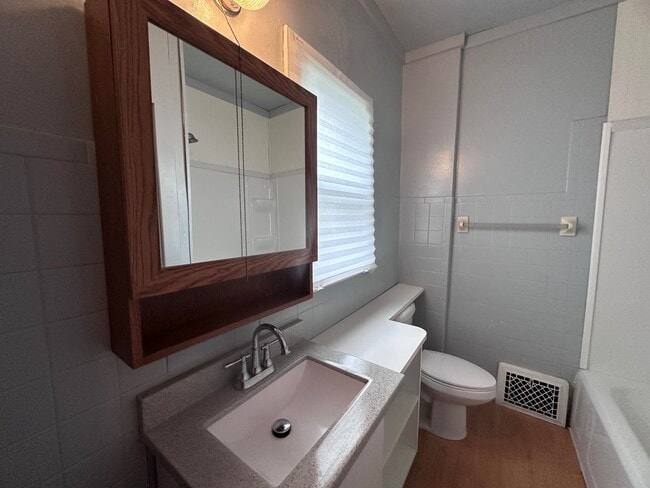 Building Photo - 101 Buchanan-