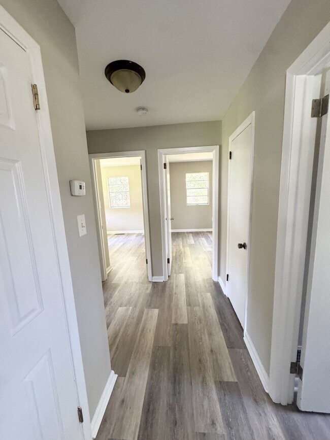 Building Photo - 106 National Ave