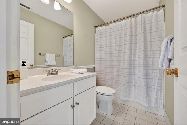 Building Photo - 928 Waterview Dr