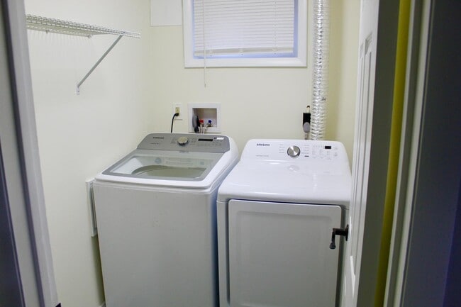 Building Photo - 5707 Alan Dr