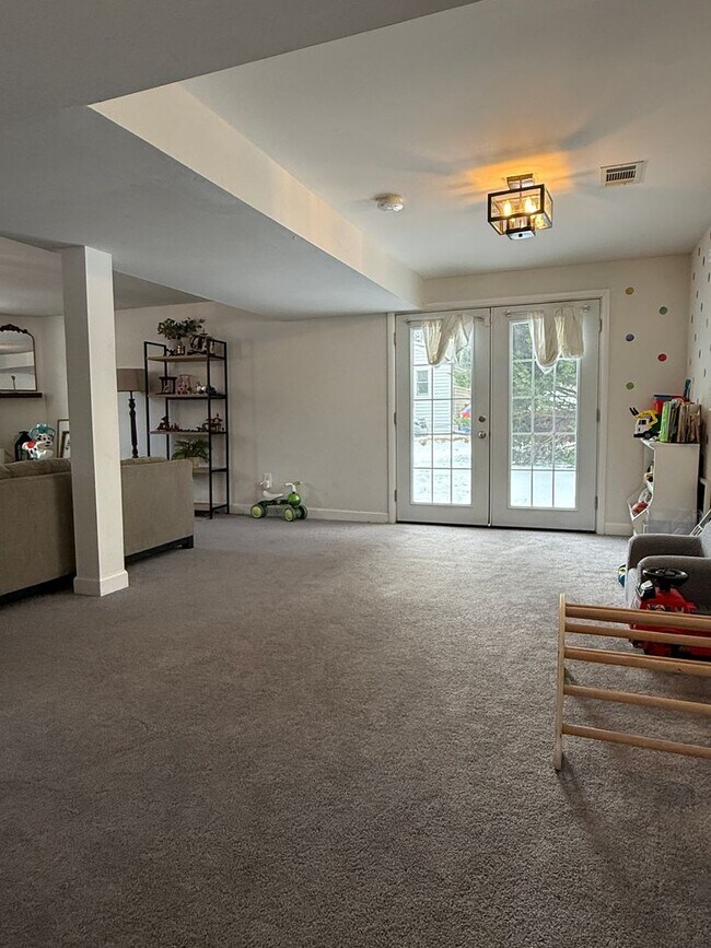 Building Photo - Beautiful 4-Bedroom Home with Finished Basement & Large Yard- Sykesville, MD