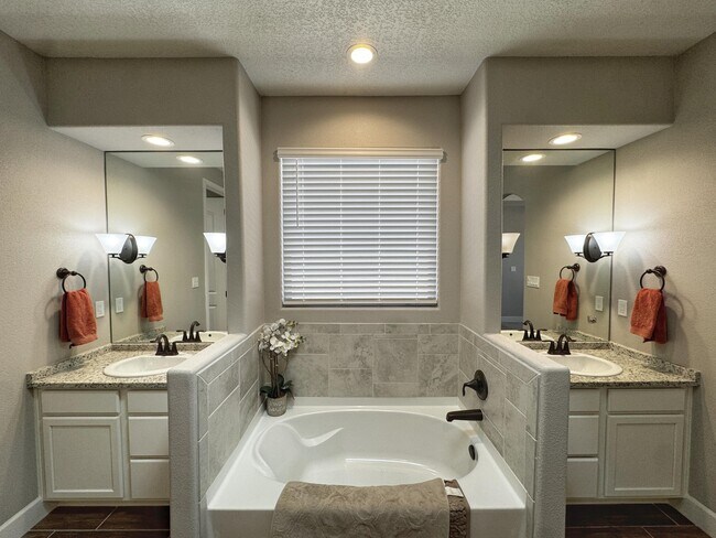 Building Photo - 6801 Prom Ave NE