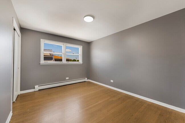 Building Photo - 5311 N Northwest Hwy