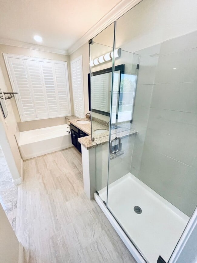 Building Photo - Single-story 4 Bed nestled in the desirabl...