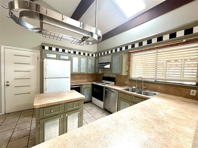 Building Photo - 2307 Monarch Dr