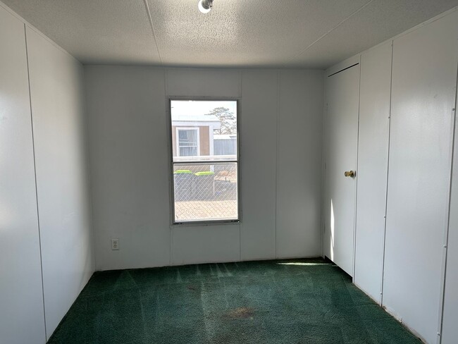 Building Photo - 3 Bedroom 2 Bathroom trailer available to ...