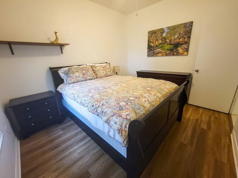 Building Photo - 408 NW 5th Ave