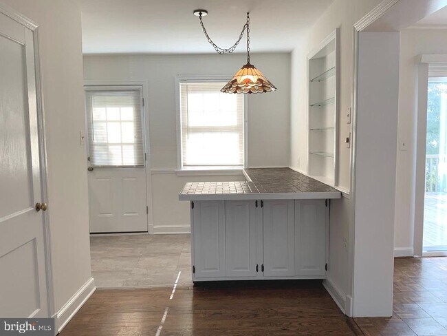 Building Photo - 4410 Woodfield Rd