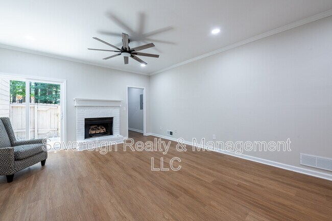 Building Photo - 3994 Elm St