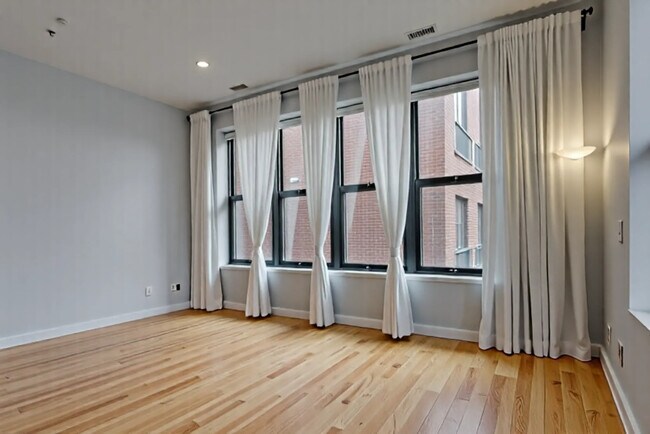Building Photo - 2 S Leavitt St