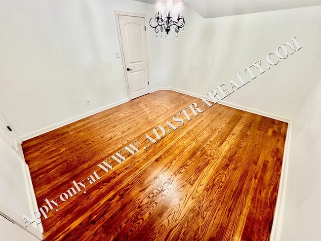 Building Photo - Beautiful 4 Bed 3.5 Bath Home in Fairway-Available NOW!!