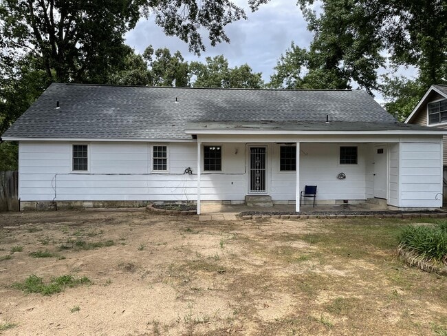 Building Photo - 1208 Essex Ln